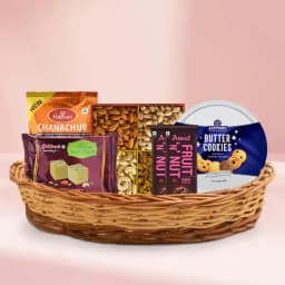 Scrumptious Delicacy Delight Gift Hamper 1