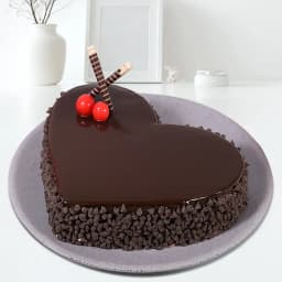 Exquisite Gift of Heart Shape Chocolate Cake 1