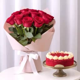Hypnotizing Red Velvet Cake with Red Roses Bouquet 1