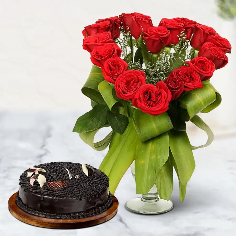 Hearty Arrangement of Red Roses with Chocolate Cake