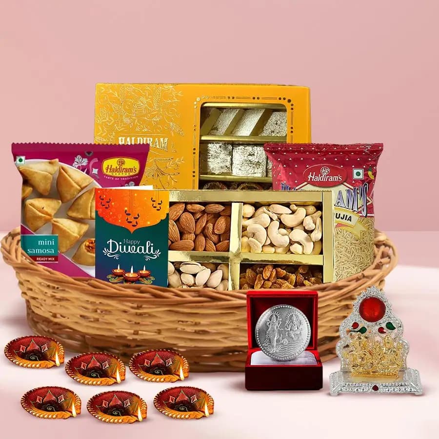 Exclusive Sweets N Snacks Gift Hamper