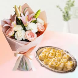 Malai Barfi with Flowers Bouquet 1