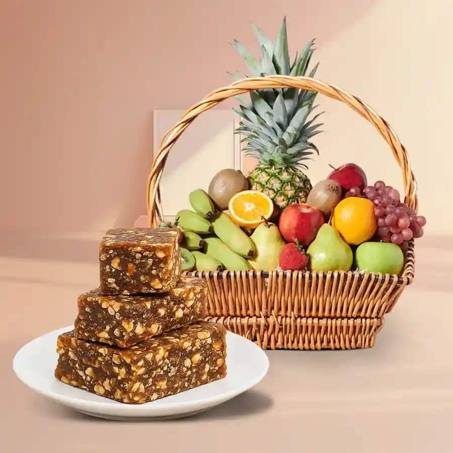 Delightful Anjeer and Seasonal Fruits Gift Set