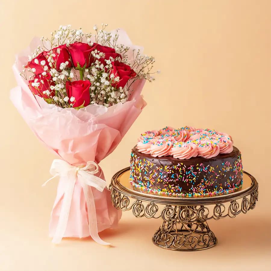 Adorable Red Roses in a Vase with divine Chocolate cake