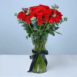 Blushing Red Roses in Glass Vase 1