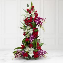 Luxurious Mixed Flowers Arrangement 1