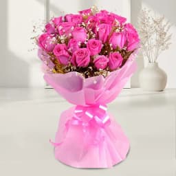 12 Pink Rose Hand Bunch 1