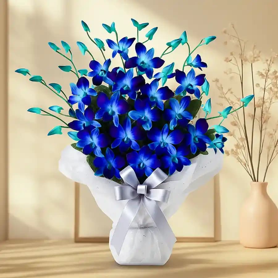 Good Looking Bouquet of 10 Orchids