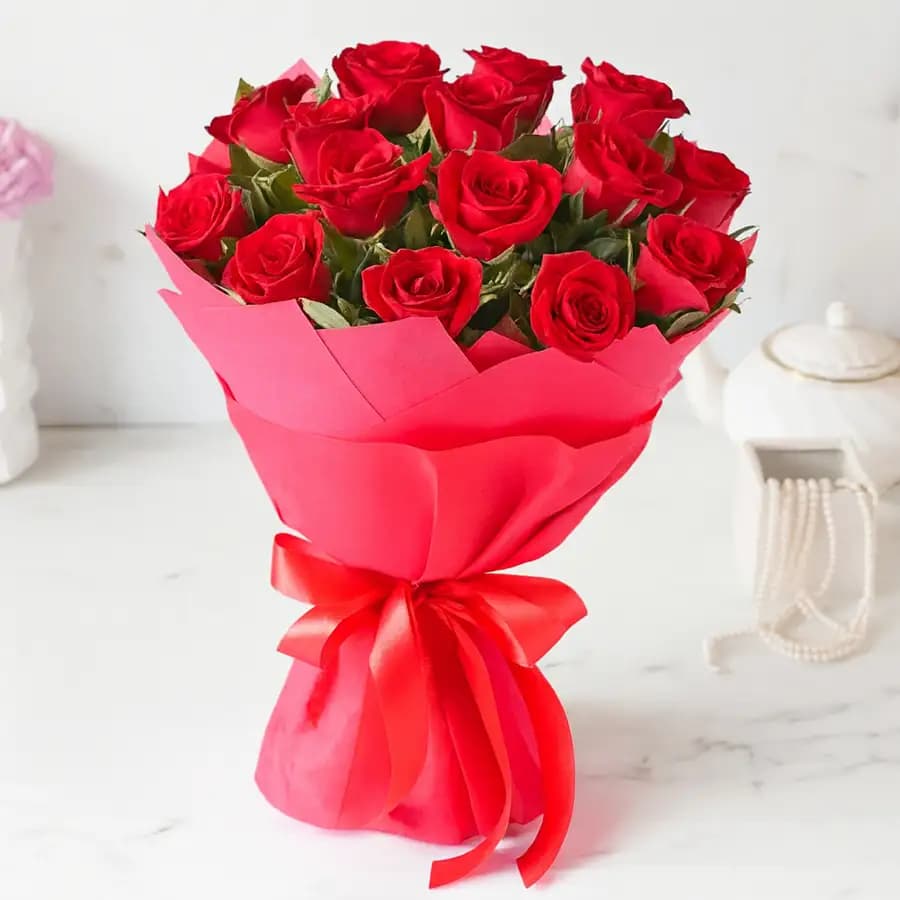 Breathtaking Hand Bunch of Premium Dutch Roses