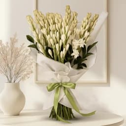 Aromatic Tissue Wrapped Rajnigandha Hand Bouquet 1