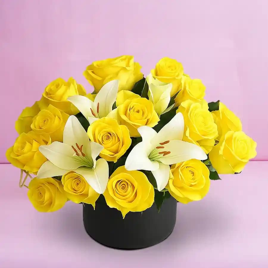 Exquisite Fresh Flowers Arrangement of Roses n Anthodium
