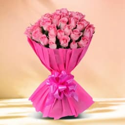 Eye Catching Assemble of Pink Color Roses in Bouquet 1