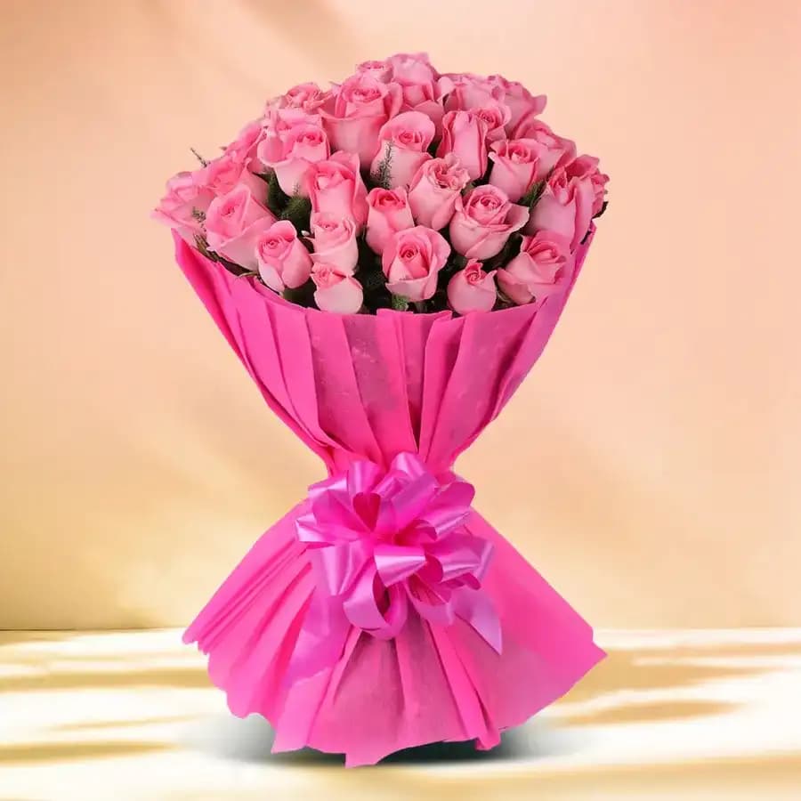 Eye Catching Assemble of Pink Color Roses in Bouquet
