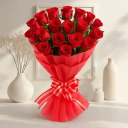 Attractive Bouquet of Red Roses 1