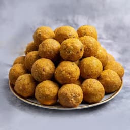 Mumbai's Traditional Besan Laddus 1