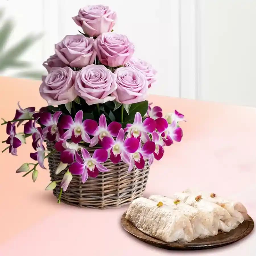 Mixed Flowers N Pootharekulu Treat