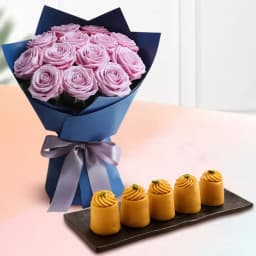 Nolen Gurer Maharani Sandesh from Ganguram with Pink Rose Bouquet 1