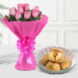 Nolen Gurer Jalbhara Sandesh from Ganguram with Pink Rose Bouquet 1