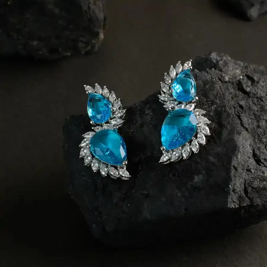 Eternal Grace: Pear Cut Elegance