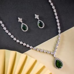 Captivating Emerald Teardrop Necklace 1