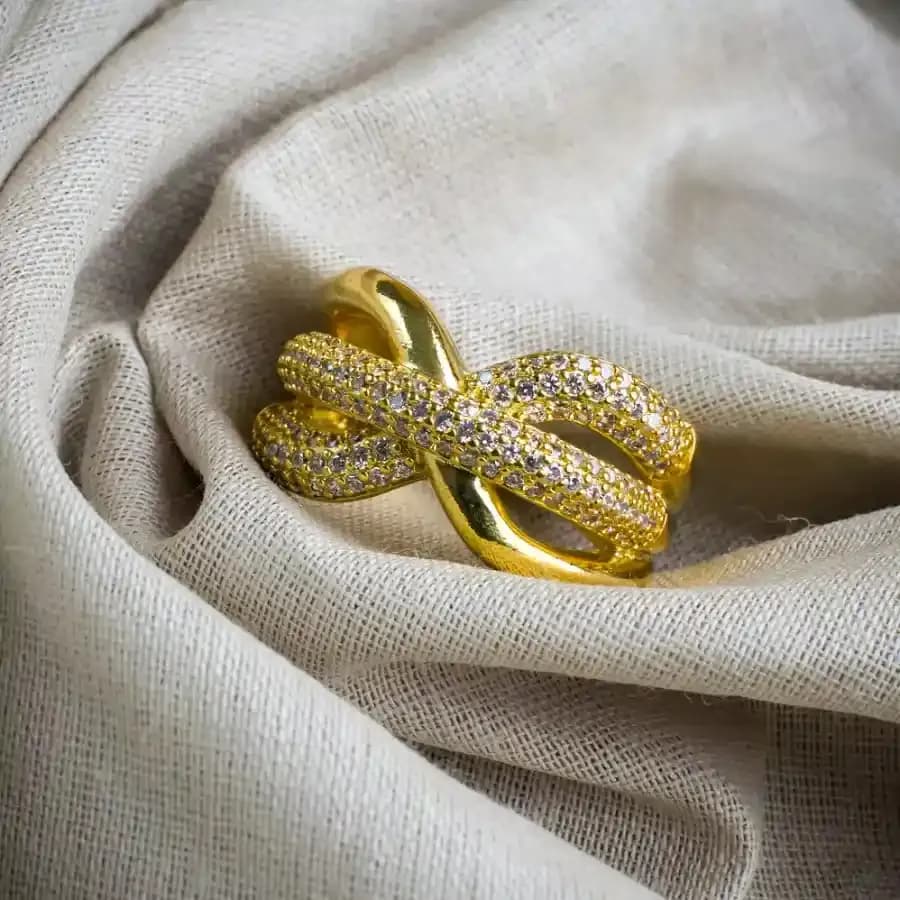 Elegant Bow Shimmer Ring
