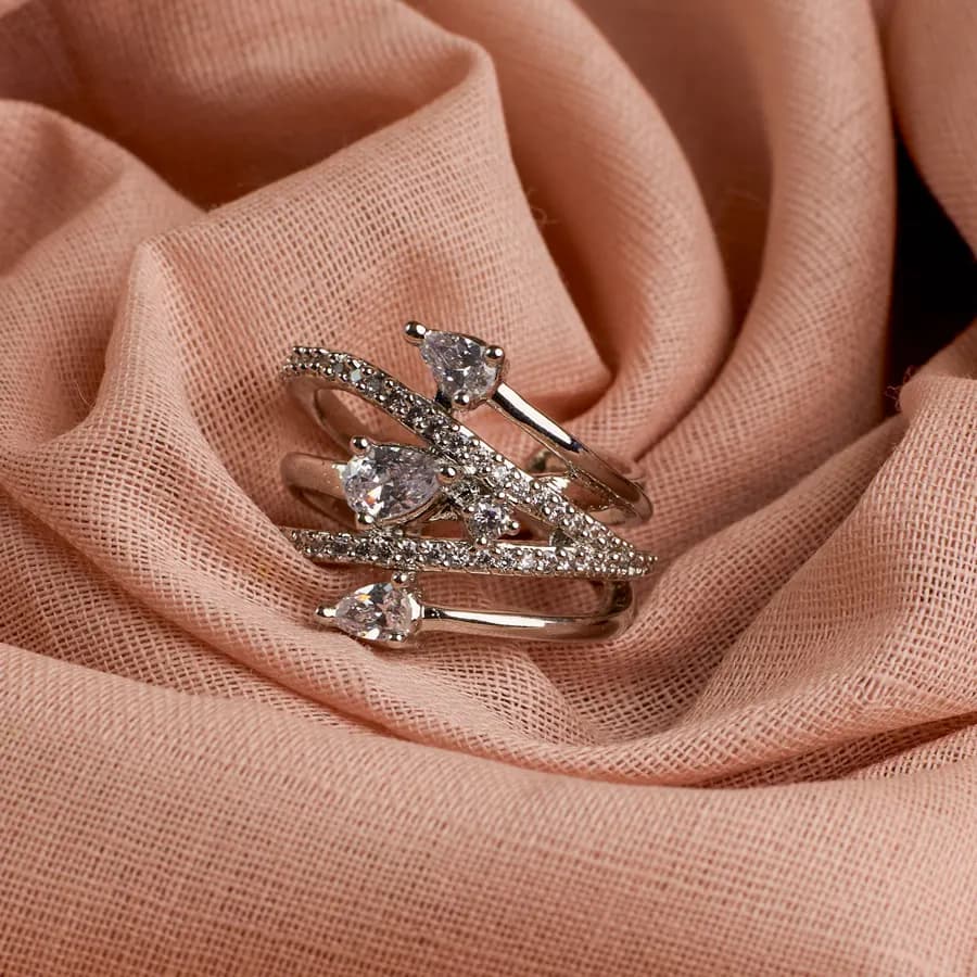 Twisting Elegance Ring