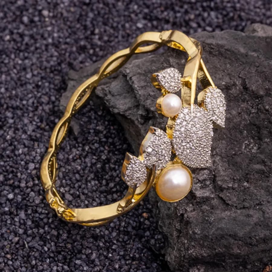Golden Leaf Elegance Bracelet