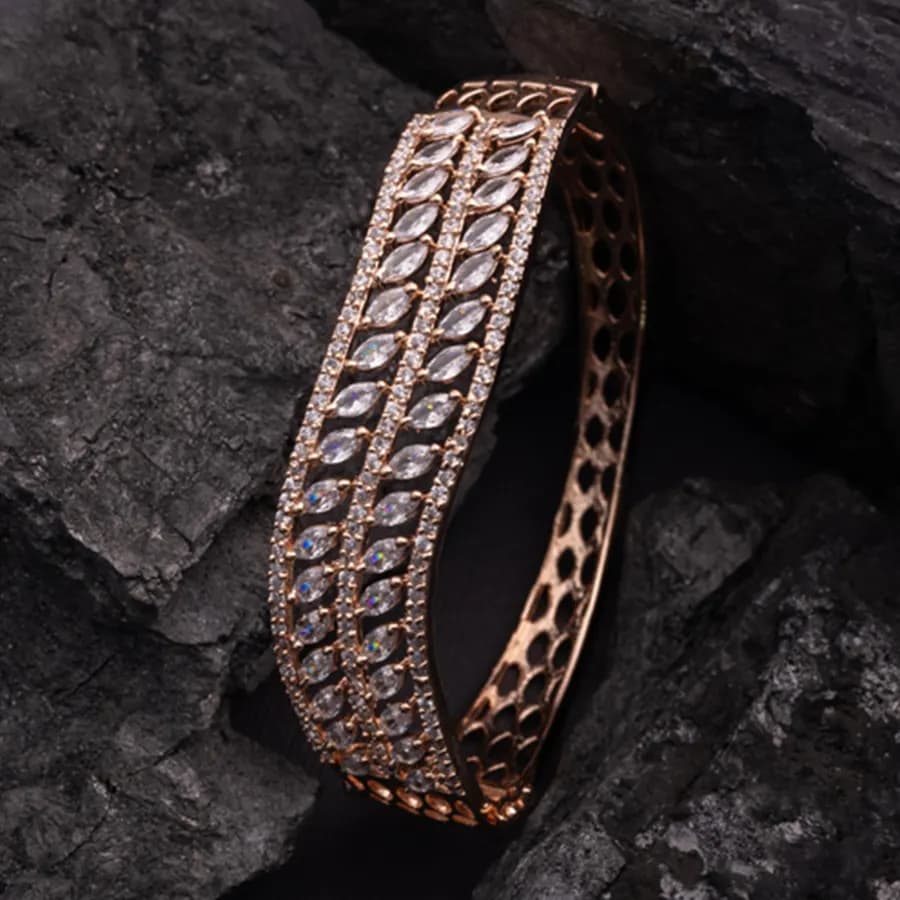 Chic RoseGold Leaf Cuff