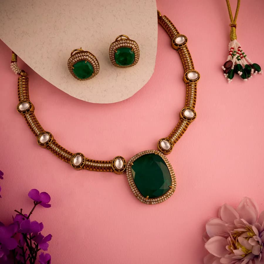 Glistening Emerald Charm Jewelry Set