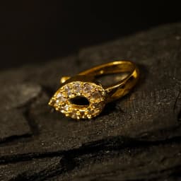 Elegant Gold Teardrop Clip-On Nosepin for Women 1