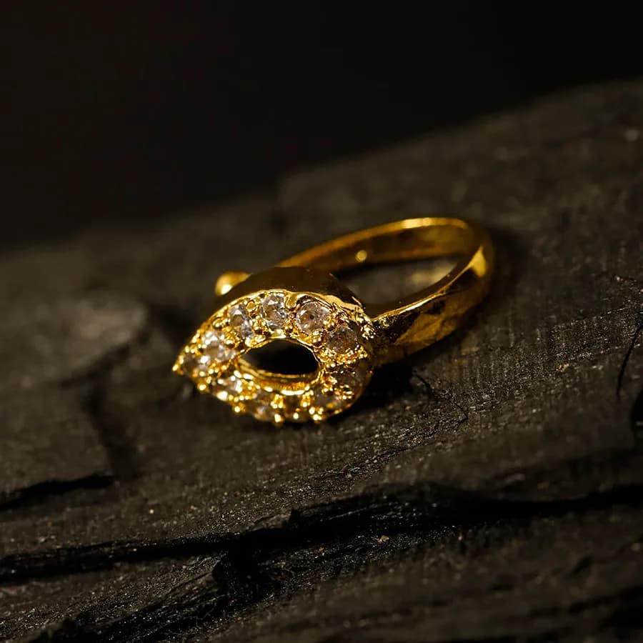 Elegant Gold Teardrop Clip-On Nosepin for Women