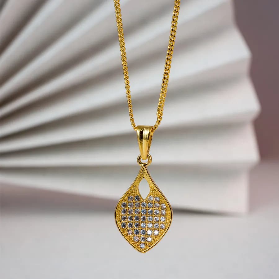 Elegant Leaf Necklace