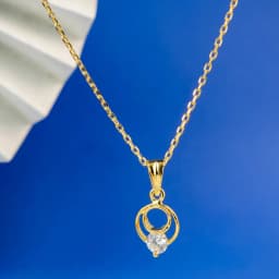Radiant Gold Embrace Necklace 1
