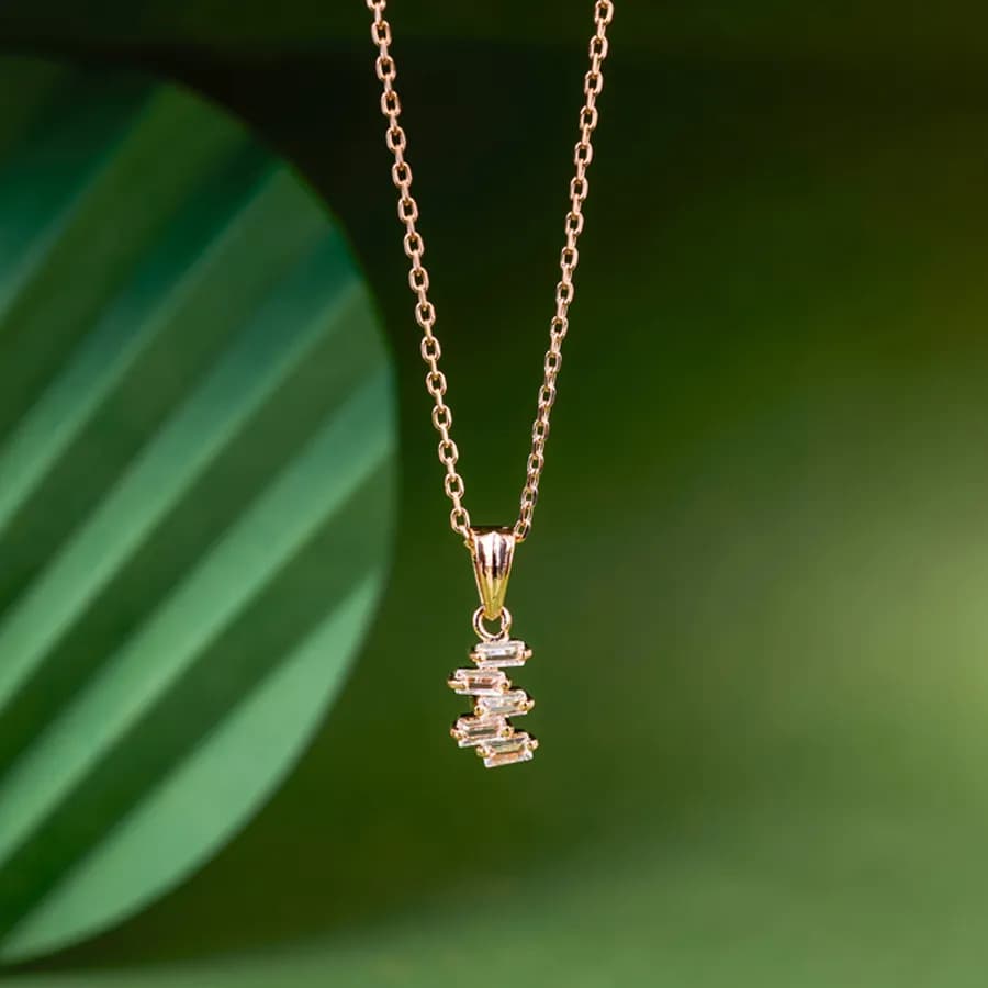 Chic Rosy Baguette Chain