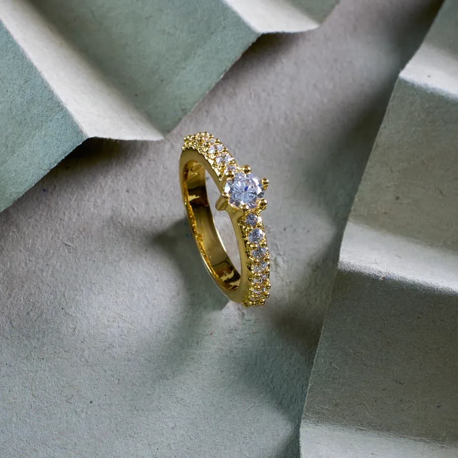 Chic Gold Minimalist Ring