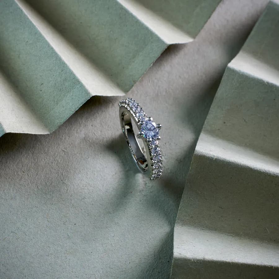 Chic Minimalist Solitaire Ring – Silver Tone