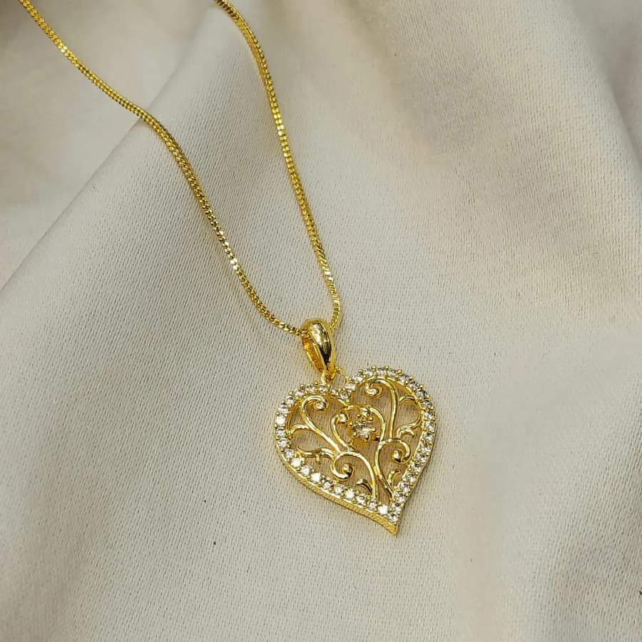 Elegant Gold Heart Filigree Necklace