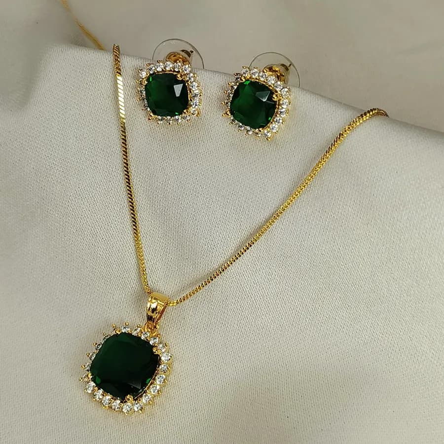 Luxurious Emerald Elegance Jewelry Set