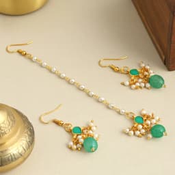 Elegant Gold and Emerald Heritage Jewelry Ensemble 1