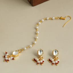 Emerald Elegance Kundan Jewelry Ensemble 1