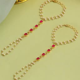 Crimson Elegance Hand Adornment 1