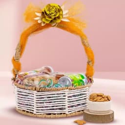 Exquisite Snacks Basket Hamper 1