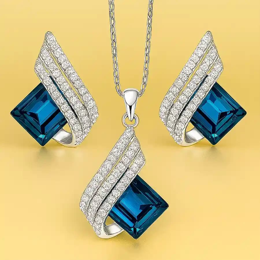 Attractive Crystal Jewellery Set