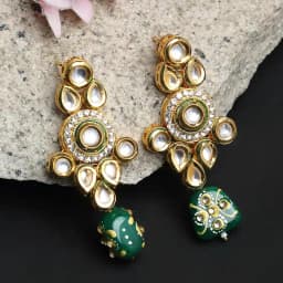 Elegance Redefined Kundan Earrings 1