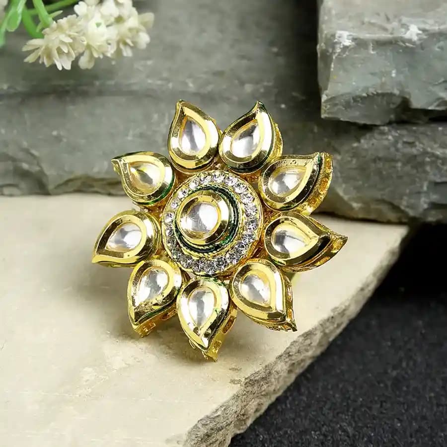 Chic Kundan Ring