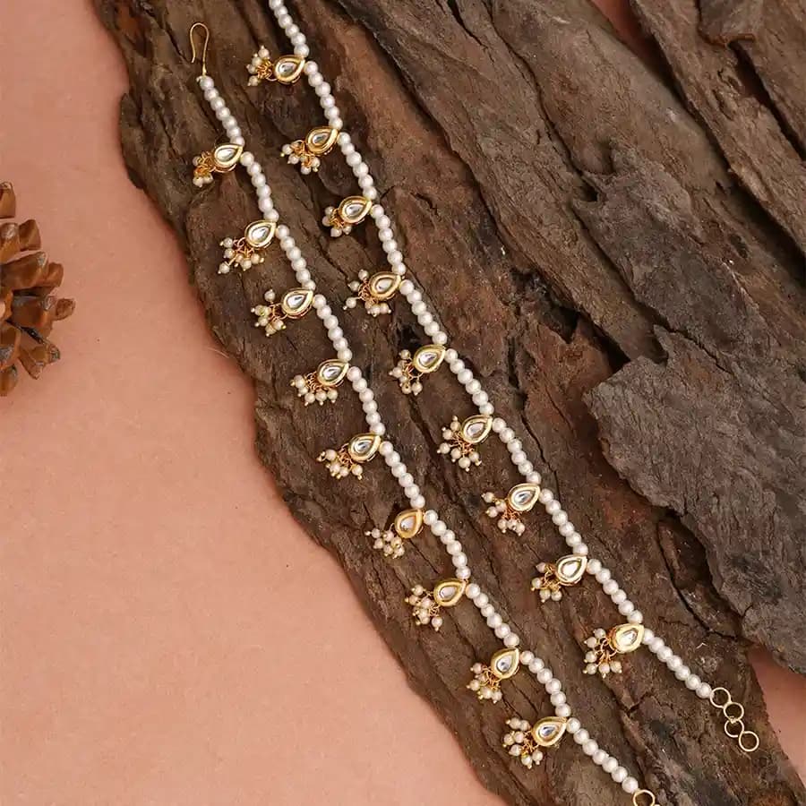 Sophisticated White Beads Kundan Anklets