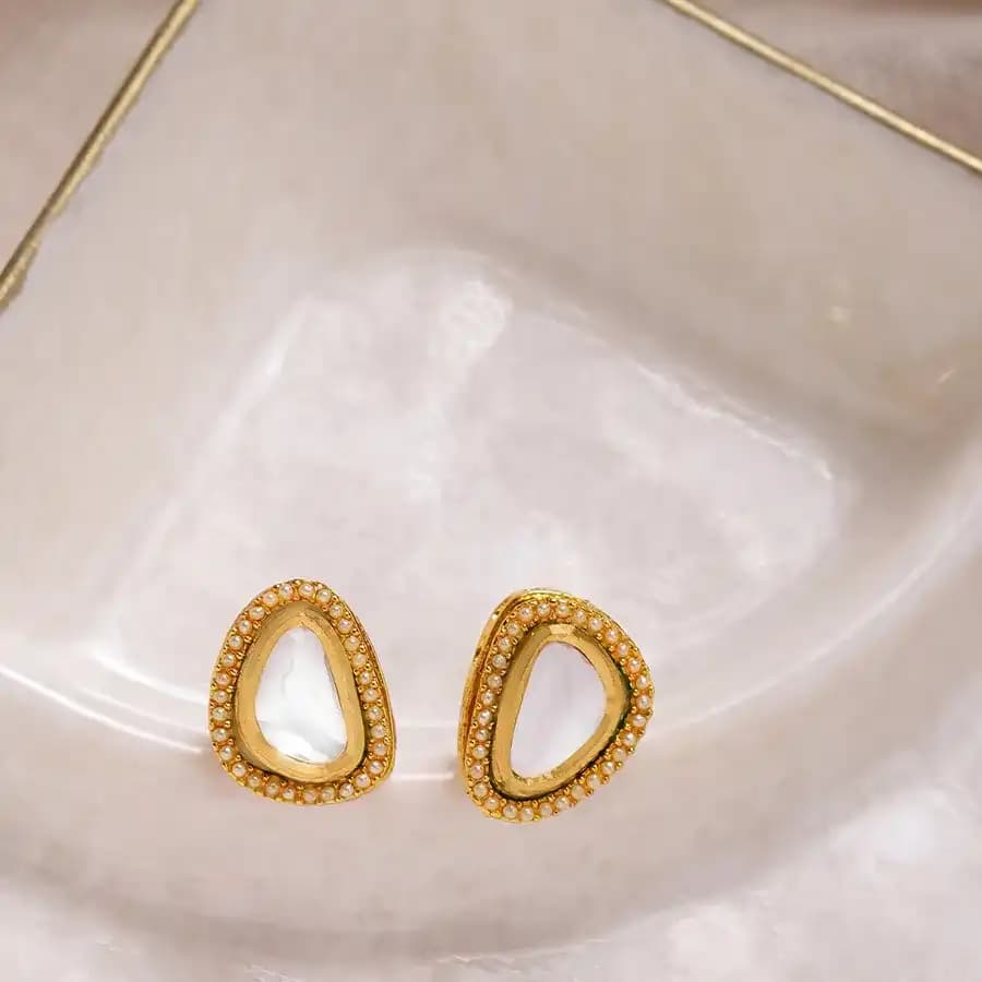 Chic Kundan Studs Delight