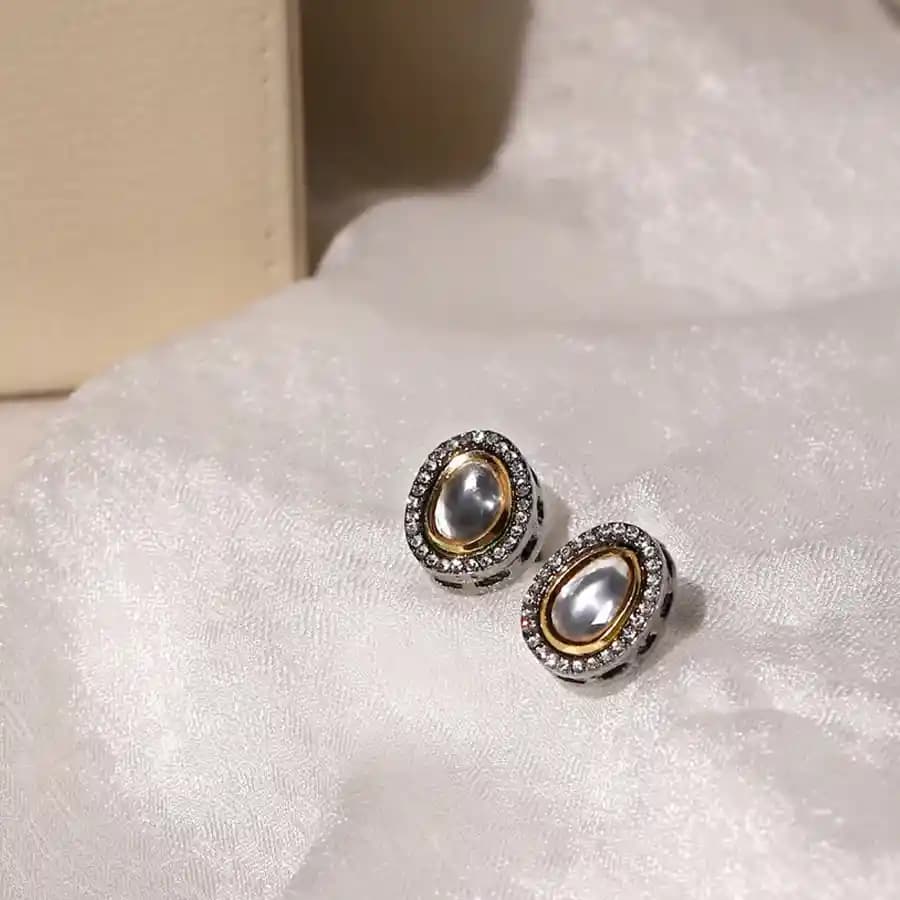 Sleek Kundan Essentials