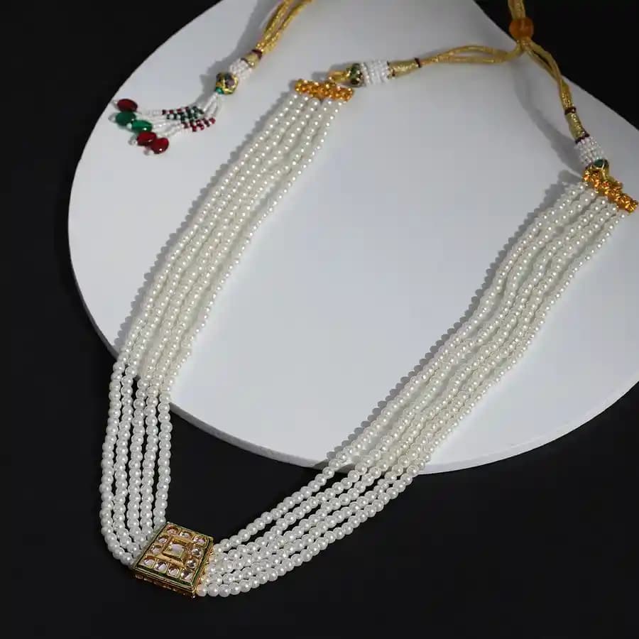 Graceful Kundan and Pearl Neckpiece Gift