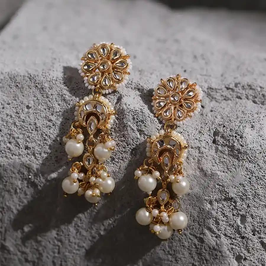 Dazzling Kundan Earrings Pair